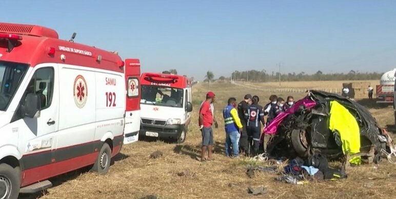 Cinco Pessoas Morrem Após Acidente Entre Carro, Ambulância E Carreta Na ...