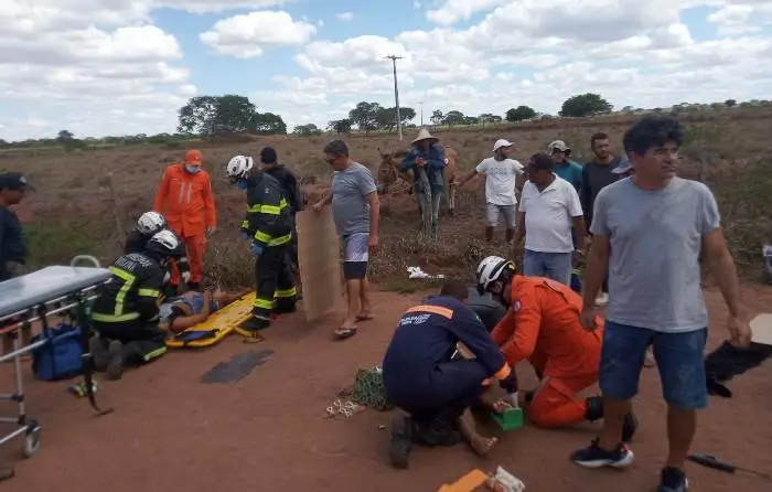 Photo of Tragédia: Grave acidente com van deixa mortos e feridos