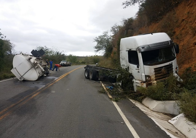 Photo of Região: Grave acidente com caminhão-tanque