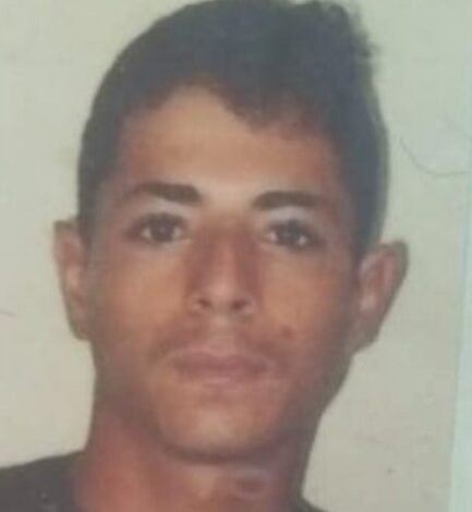 Photo of Jovem é morto a tiros na frente da esposa e dos filhos