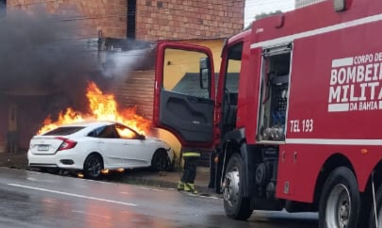 Photo of Suspeito de liderar o tráfico tenta fugir da polícia, bate o carro e morre carbonizado