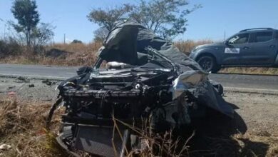 Photo of Tragédia: Mãe e filho morrem em acidente entre carro e caminhão dos Correios