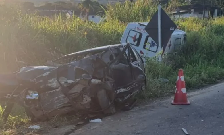 Photo of Acidente com ambulância deixa cinco feridos