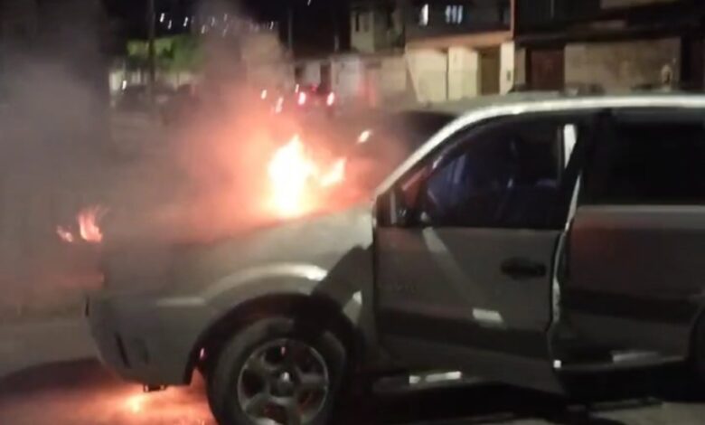 Photo of Vídeo: Carro pega fogo em Conquista