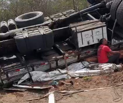 Photo of Vídeos: Grave acidente com caminhão no anel viário em Conquista