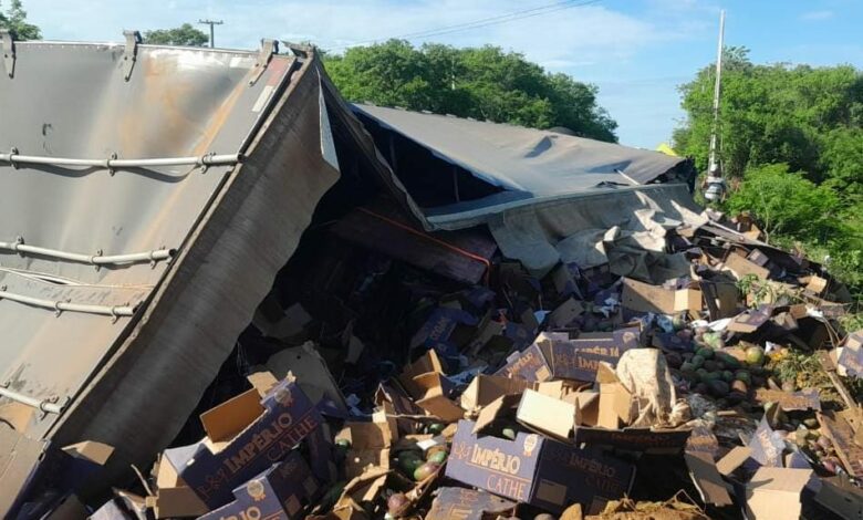 Photo of Grave acidente com carreta na região