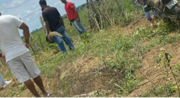 Photo of Motociclista passou direto e bateu em cerca de arame farpado