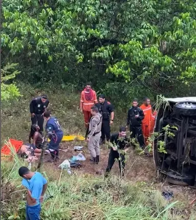 Photo of Micro-ônibus caiu na ribanceira e deixou vários feridos