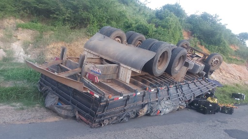 Photo of Conquista: Polícia Rodoviária divulga informações sobre acidente com caminhão