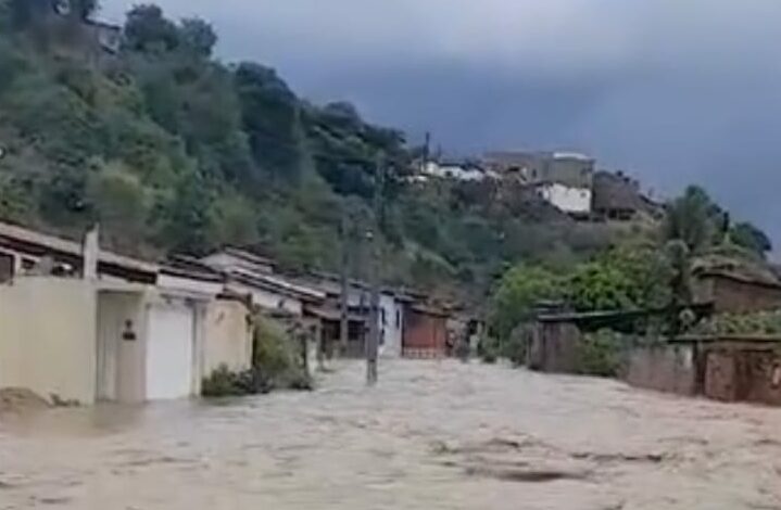 Photo of Vídeo: Muita chuva na região sudoeste e municípios em situação de emergência