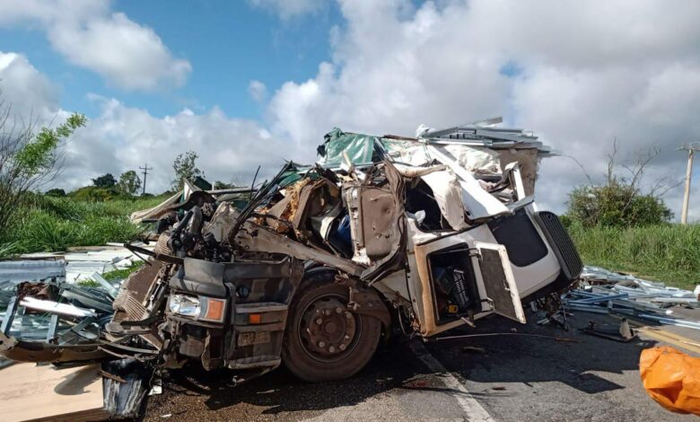 Photo of Conquista: PRF divulga informações sobre acidente com morte de caminhoneiro na BR-116