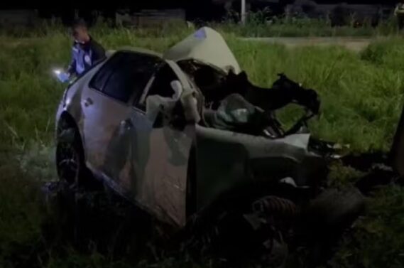 Photo of Jéferson morreu preso às ferragens após batida na estrada