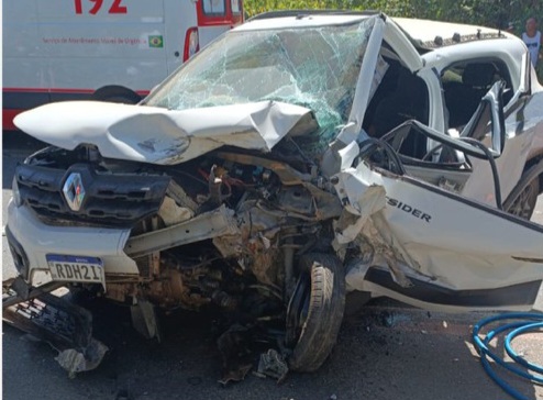 Photo of Policial militar morre preso às ferragens em grave acidente