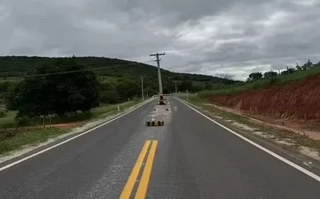 Photo of Viralizou na região: Poste instalado no meio da estrada