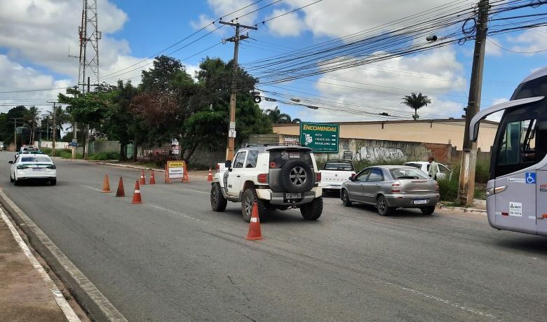 Photo of Conquista: Trecho da Avenida Integração é interditado após caminhão derrubar fiação elétrica