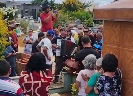 Photo of Vídeo: Homenagem e sepultamento em ritmo de forró na região